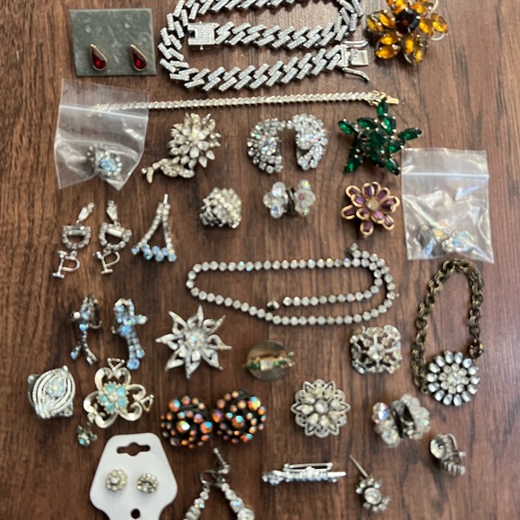 Beautiful Assortment of Rhinestone Jewelry - Picture 1 of 7